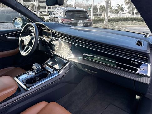 Used 2022 Audi RS Q8 image 32