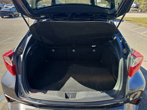 Used 2018 Toyota C-HR XLE image 5