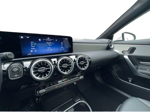 Used 2025 Mercedes-Benz CLA 250 4MATIC image 42