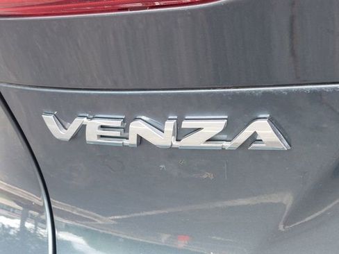 Used 2024 Toyota Venza LE AWD/4WD image 37