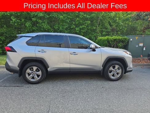 Used 2025 Toyota RAV4 XLE AWD/4WD image 8