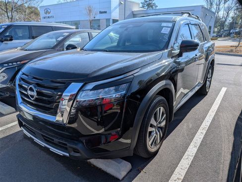 Used 2023 Nissan Pathfinder SL image 5