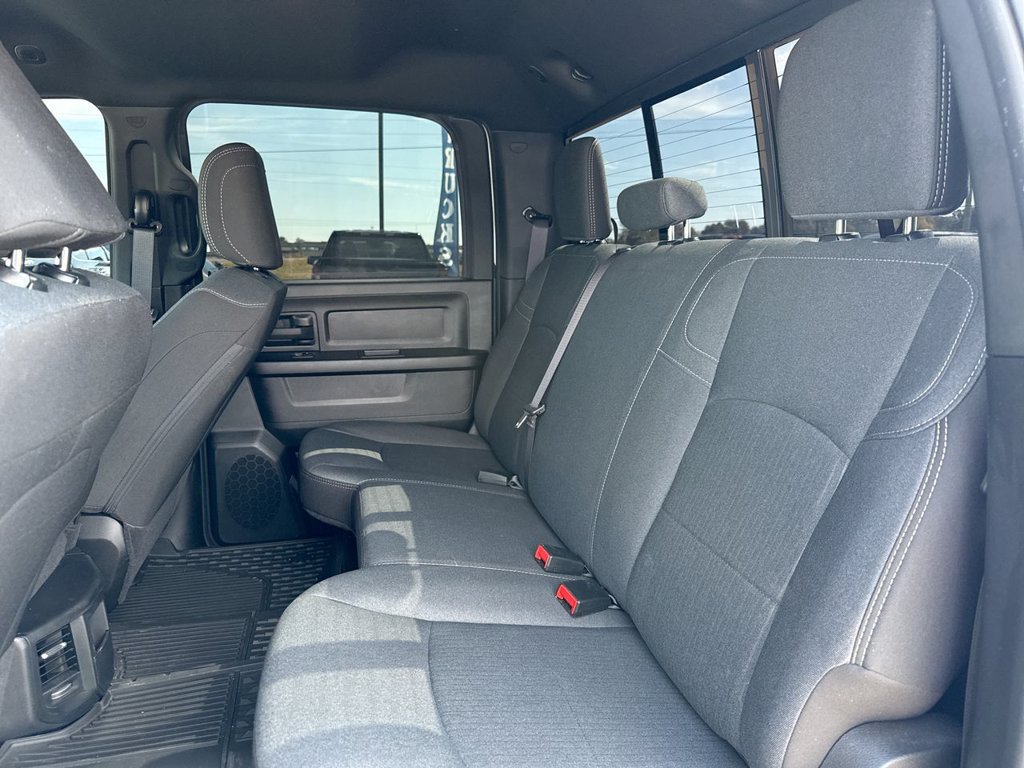 Used 2024 RAM 2500 Tradesman w/ Chrome Appearance Group AWD/4WD image 19