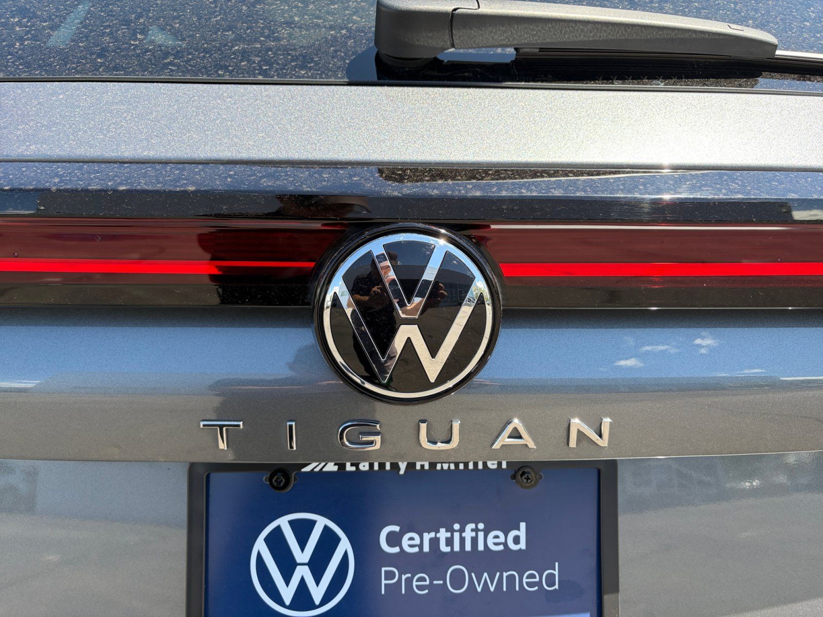 Certified 2025 Volkswagen Tiguan SE w/ Panoramic Sunroof Package AWD/4WD image 23