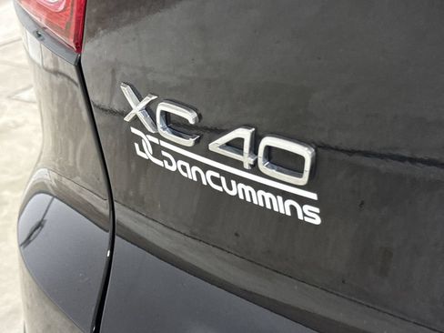 Used 2023 Volvo XC40 B5 Plus AWD/4WD image 27