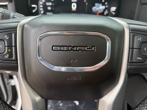 Used 2022 GMC Yukon XL Denali image 19