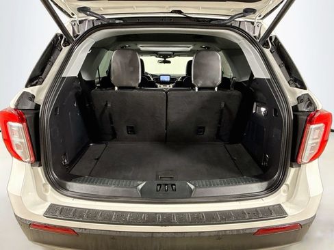 Used 2021 Ford Explorer XLT w/ Equipment Group 202A AWD/4WD image 27