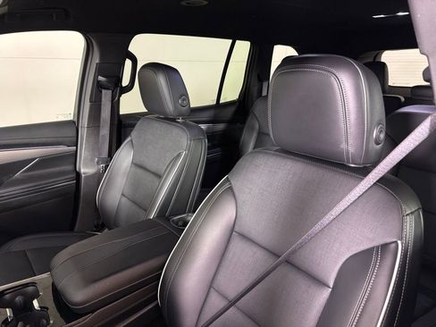 Used 2025 Buick Enclave Preferred image 18