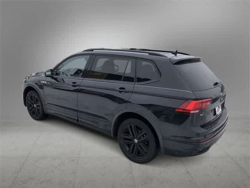 Used 2022 Volkswagen Tiguan SE R-Line image 4
