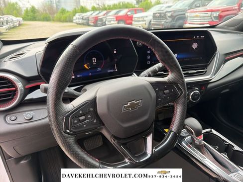 Used 2024 Chevrolet Trax RS w/ Sunroof Package image 11