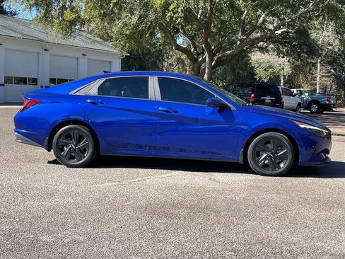 Used 2022 Hyundai Elantra SEL image 2