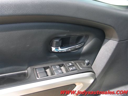 Used 2024 Nissan Titan SV AWD/4WD image 2