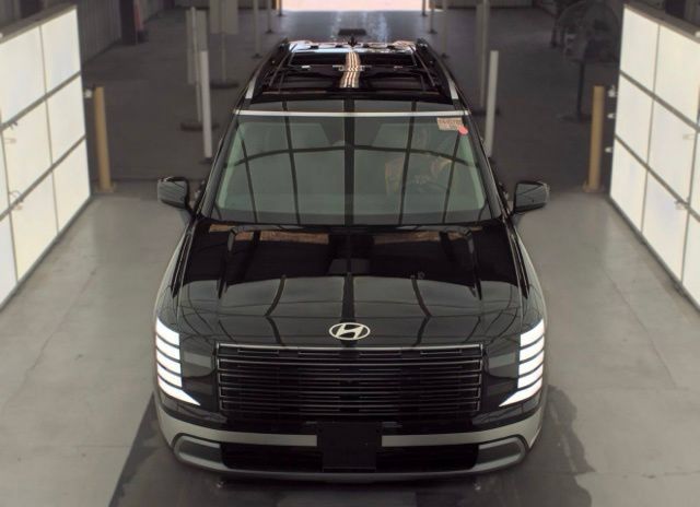 Certified 2026 Hyundai Palisade Limited AWD/4WD image 2