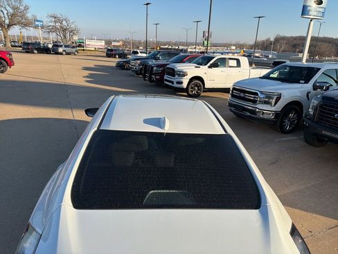 Used 2022 Honda Insight Touring image 7