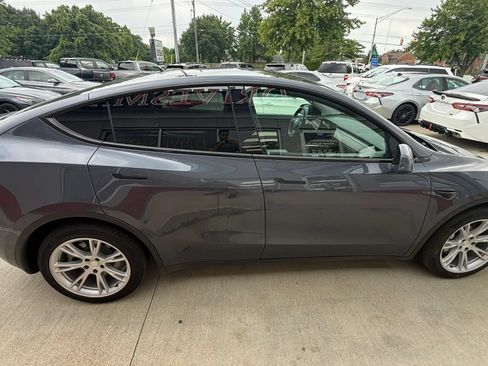 Used 2021 Tesla Model Y Long Range AWD/4WD image 7