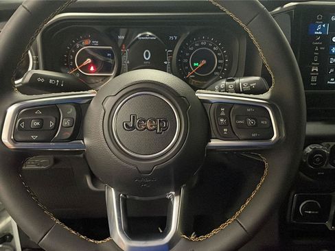 Used 2024 Jeep Wrangler Unlimited Sahara w/ Technology Group AWD/4WD image 22