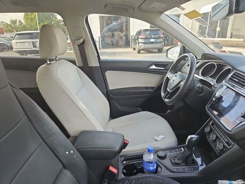 Used 2021 Volkswagen Tiguan SE w/ Panoramic Sunroof Package AWD/4WD image 8