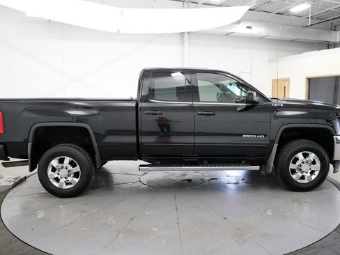 Used 2018 GMC Sierra 2500 SLE w/ SLE Preferred Package AWD/4WD image 8