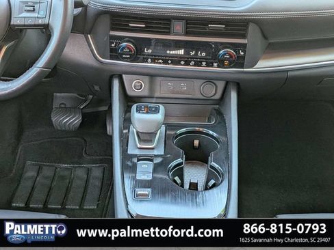 Used 2023 Nissan Rogue SV w/ SV Premium B Package FWD image 19