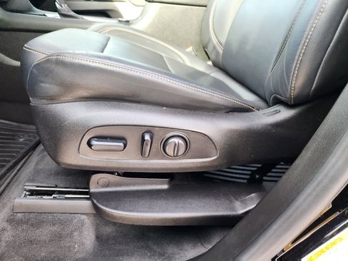 Used 2019 Chevrolet Traverse LT w/ LT Premium Package image 27