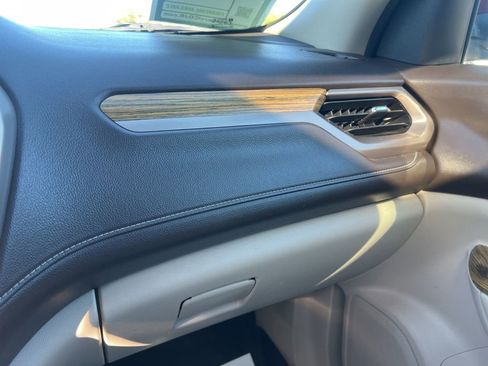 Used 2018 GMC Acadia Denali w/ Technology Package image 41