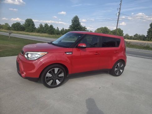 Used 2015 Kia Soul ! FWD image 2
