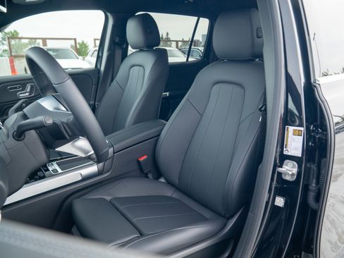 Certified 2025 Mercedes-Benz EQB 300 4MATIC image 17