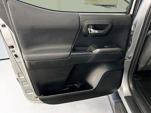 Used 2019 Toyota Tacoma TRD Sport image 27