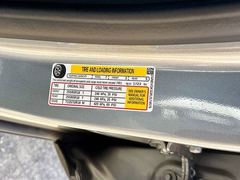 Used 2024 Chevrolet Traverse LT image 32