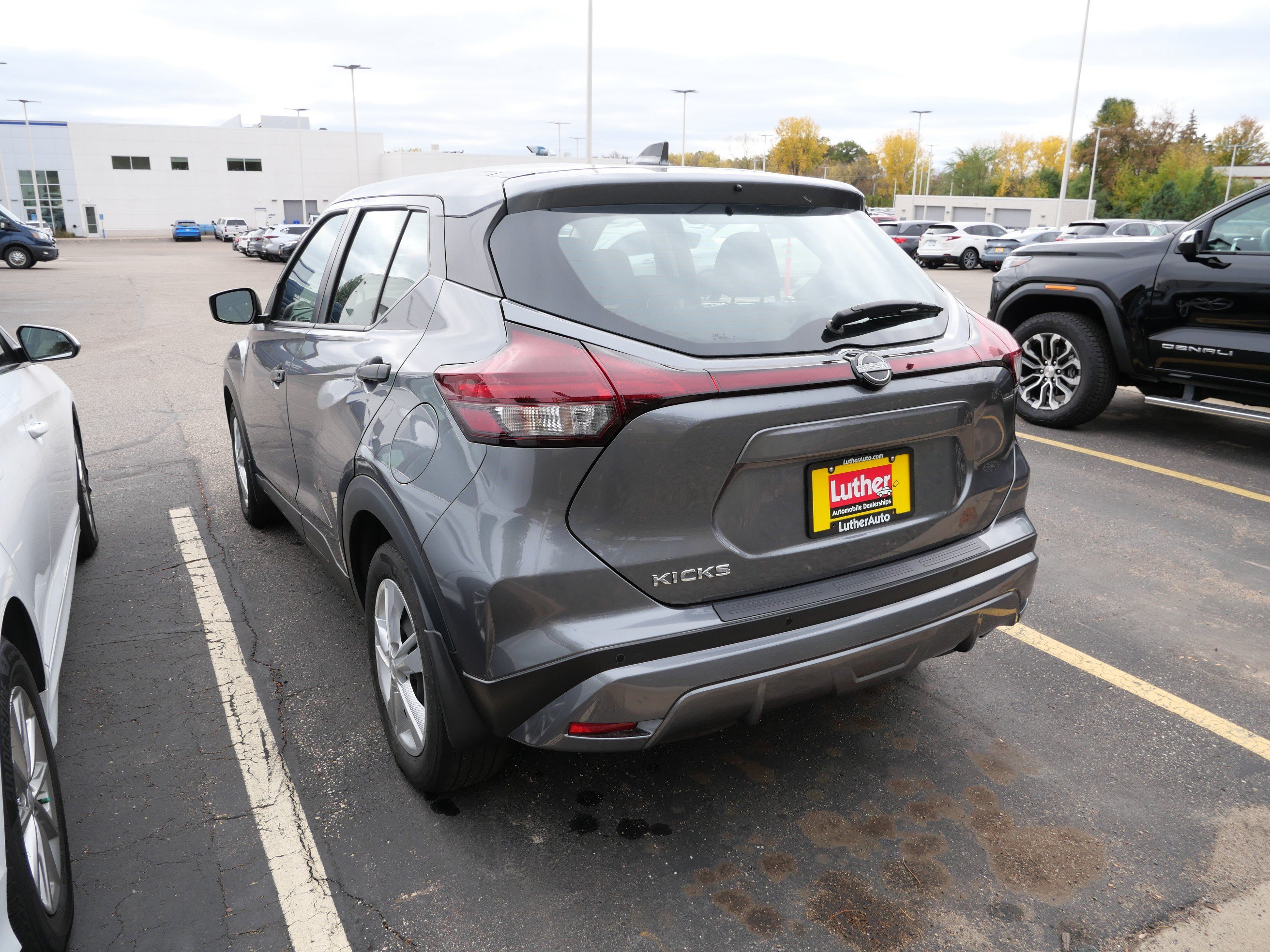 Used 2023 Nissan Kicks S FWD image 5