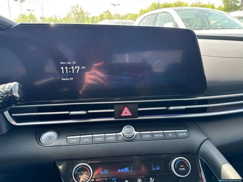 Certified 2025 Hyundai Elantra SEL FWD image 18