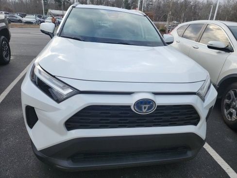 Used 2022 Toyota RAV4 XLE image 6