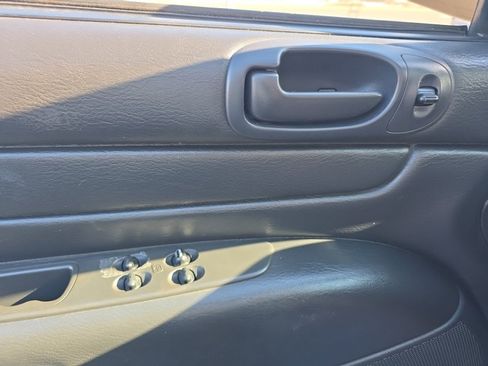 Used 2006 Chrysler Sebring Convertible image 18