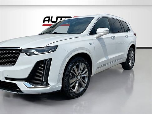 Used 2022 Cadillac XT6 Premium Luxury image 3