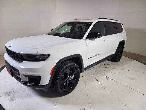Certified 2025 Jeep Grand Cherokee L Limited w/ Black Appearance Package AWD/4WD image 4