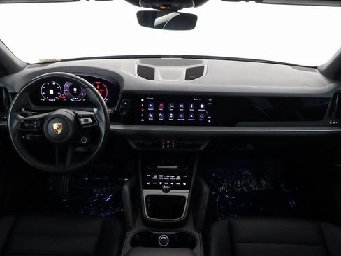 Used 2025 Porsche Cayenne AWD/4WD image 8