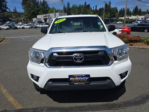 Used 2015 Toyota Tacoma 4x4 Access Cab V6 w/ TRD Off-Road Package image 2