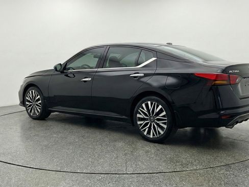 Used 2025 Nissan Altima 2.5 SV image 6