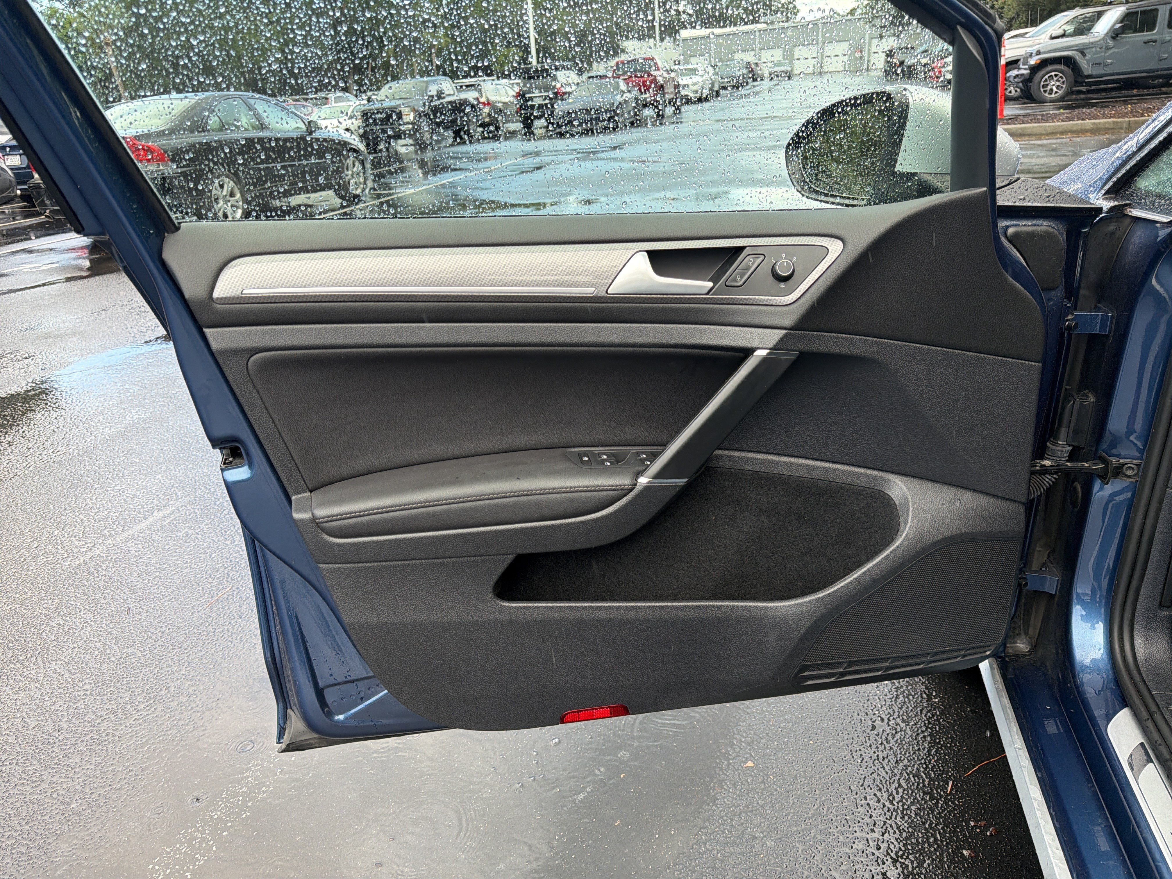 Used 2017 Volkswagen Golf Alltrack AWD/4WD image 14