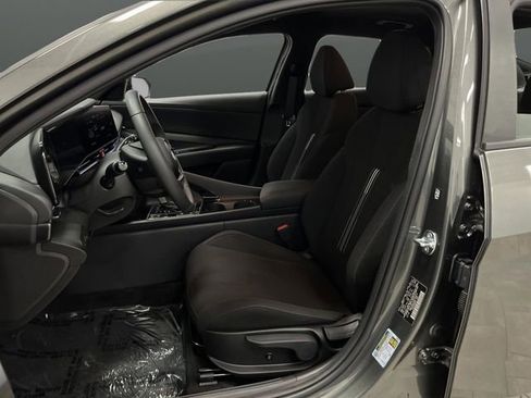 Used 2025 Hyundai Elantra SEL image 4