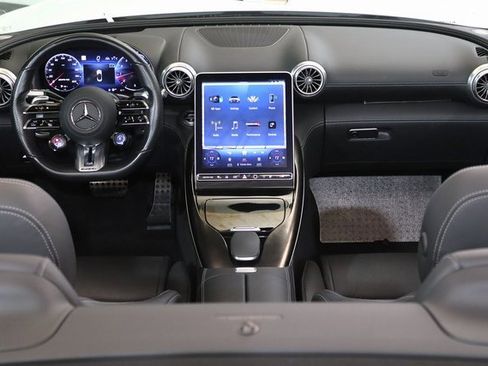 Used 2022 Mercedes-Benz SL 55 AMG 4MATIC w/ Driver Assistance Package image 25