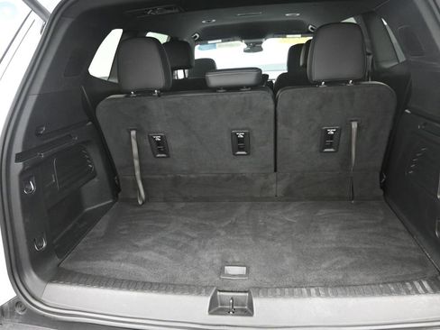 Used 2025 Buick Enclave Preferred image 9