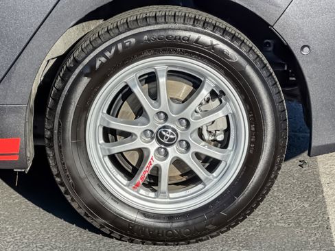 Used 2022 Toyota Prius LE image 26