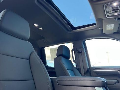 New 2026 GMC Sierra 1500 SLT w/ SLT Premium Plus Package AWD/4WD image 17