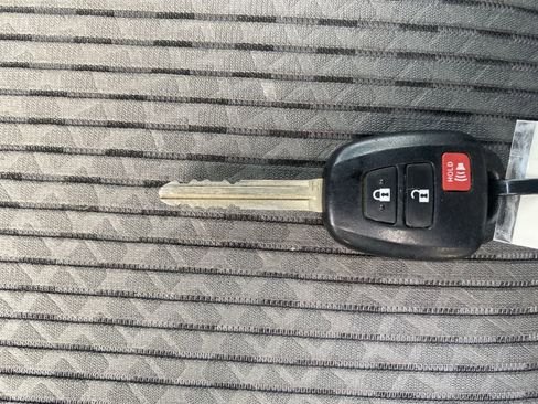 Used 2020 Toyota 4Runner SR5 image 33