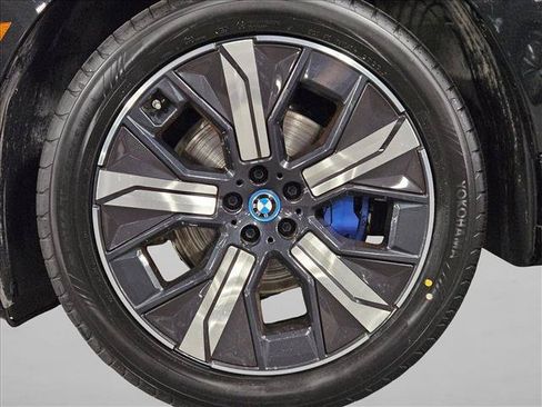 Used 2024 BMW iX xDrive50 w/ Premium Package AWD/4WD image 23