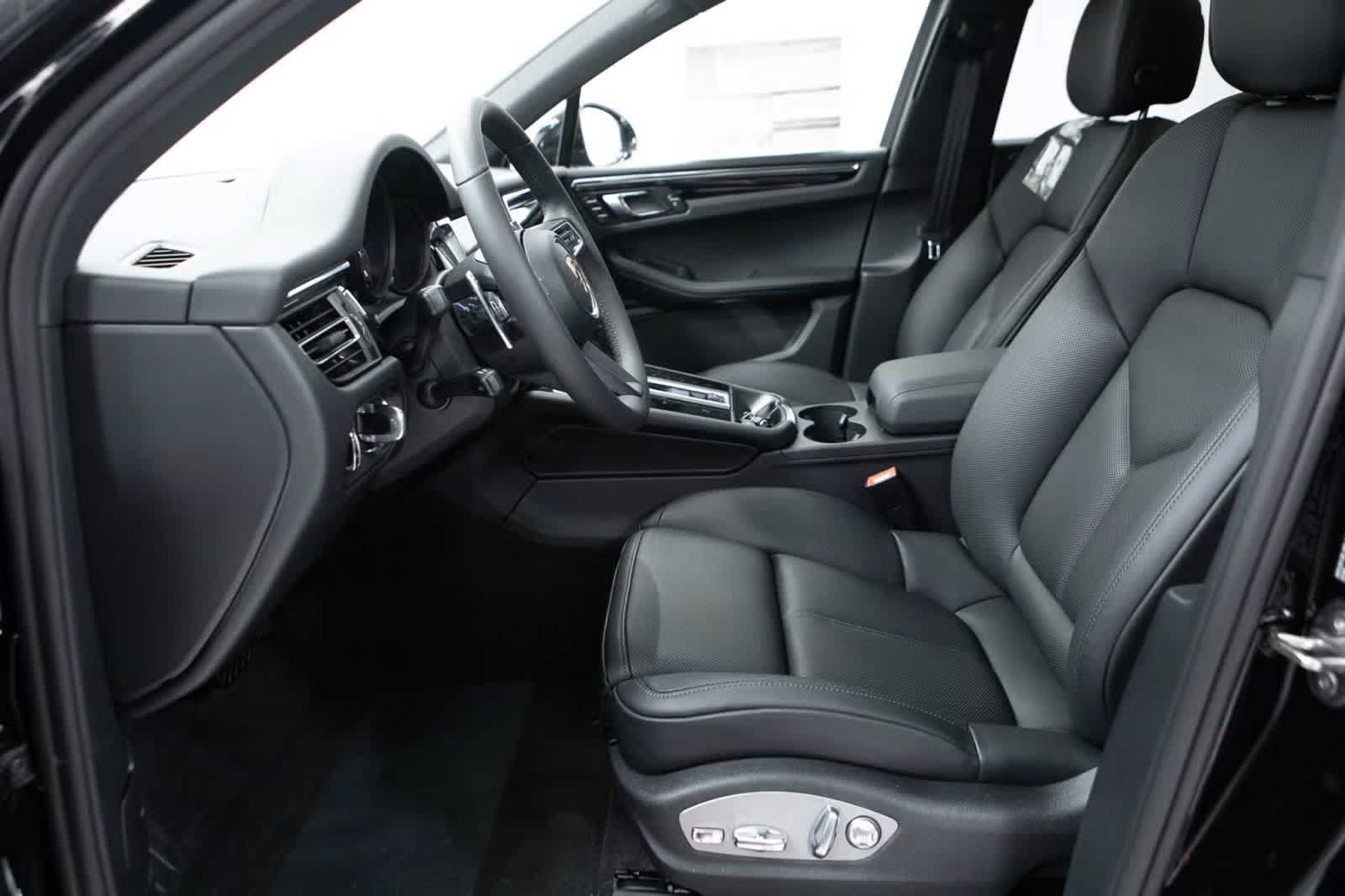 Certified 2026 Porsche Macan AWD/4WD image 22