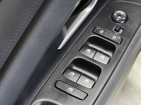 Certified 2025 Hyundai Elantra SE image 21