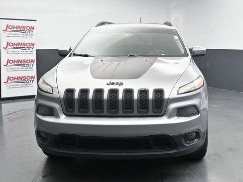 Used 2015 Jeep Cherokee Latitude AWD/4WD image 3