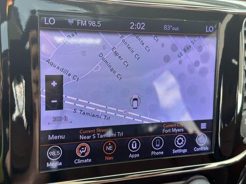 Used 2020 Jeep Grand Cherokee Overland AWD/4WD image 23